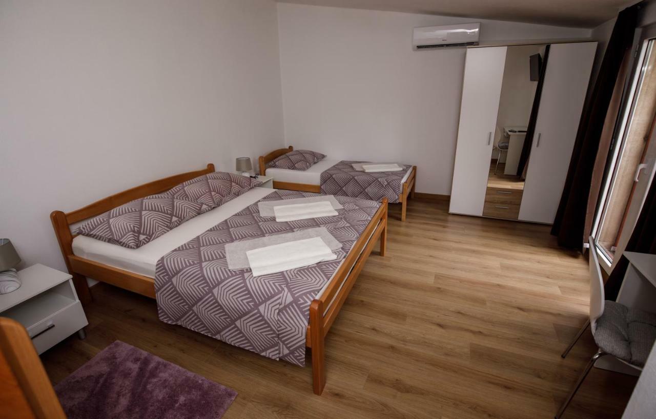 Prenociste Kastel Hotel Knin Kültér fotó