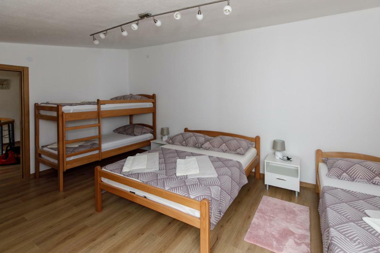 Prenociste Kastel Hotel Knin Kültér fotó