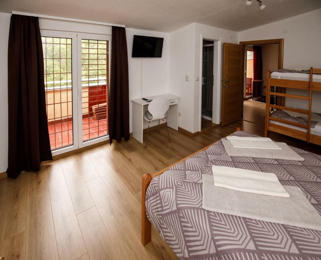 Prenociste Kastel Hotel Knin Kültér fotó