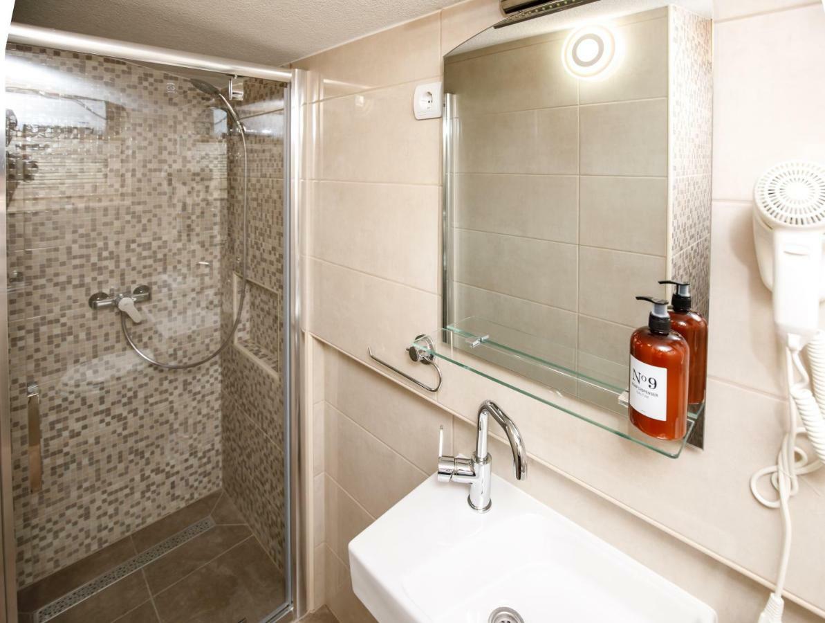 Prenociste Kastel Hotel Knin Kültér fotó