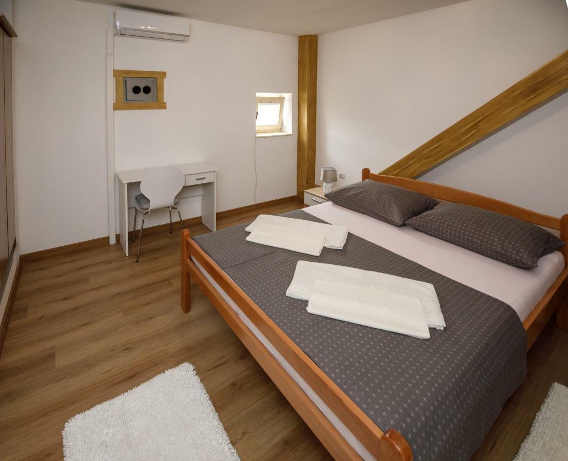 Prenociste Kastel Hotel Knin Kültér fotó