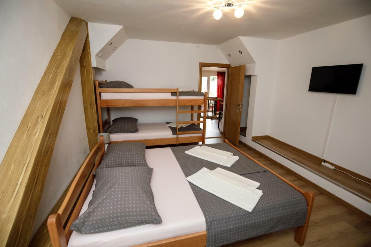 Prenociste Kastel Hotel Knin Kültér fotó