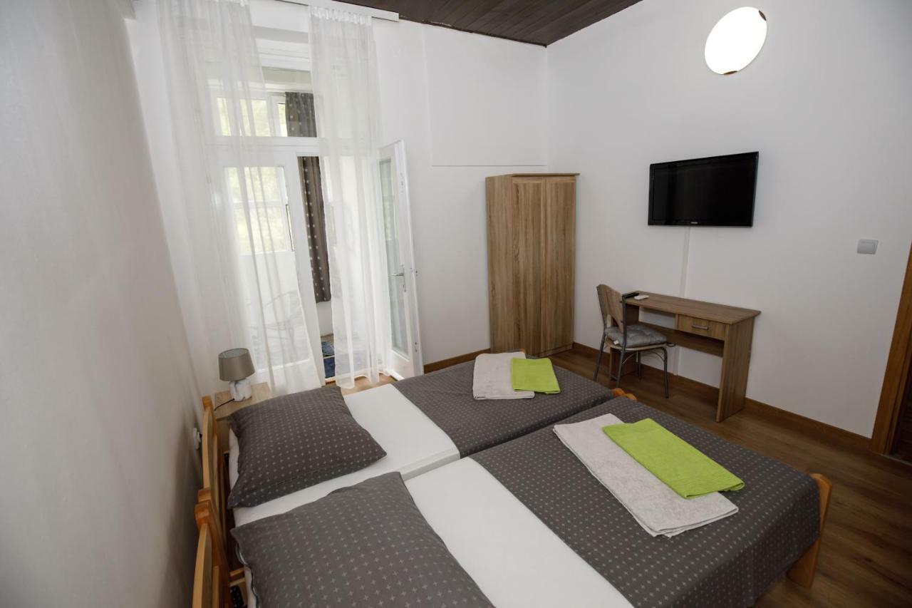 Prenociste Kastel Hotel Knin Kültér fotó