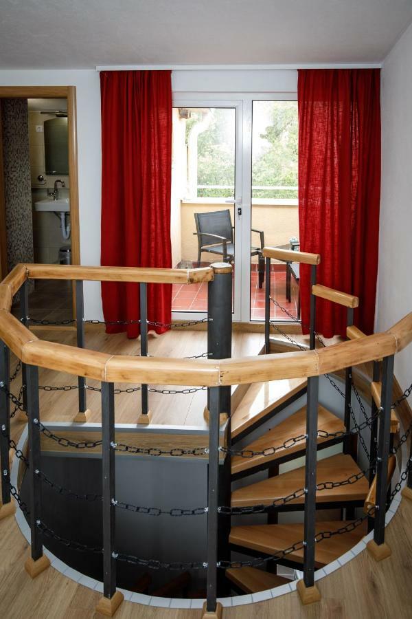 Prenociste Kastel Hotel Knin Kültér fotó