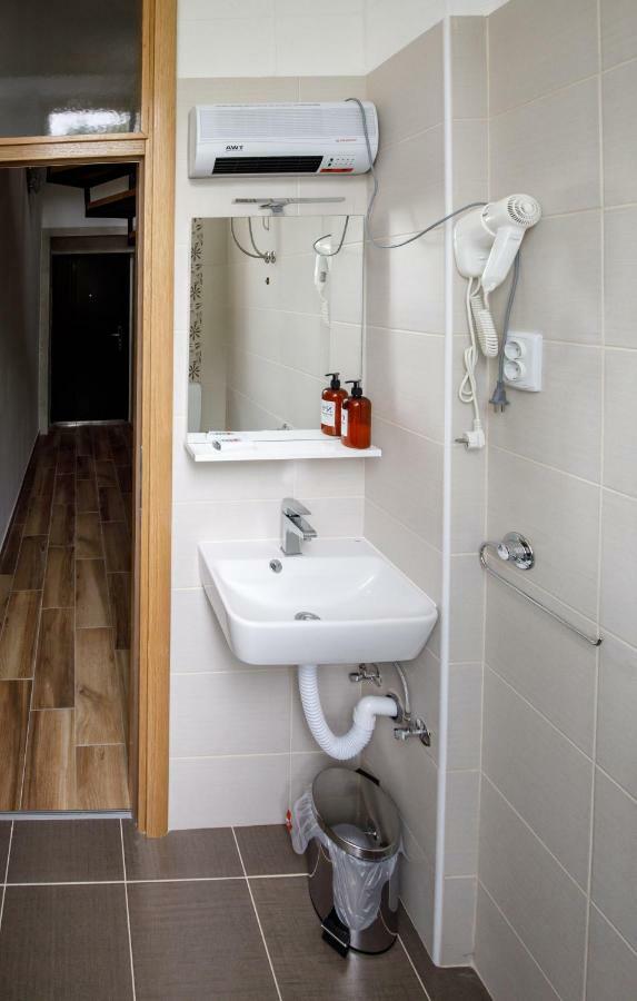 Prenociste Kastel Hotel Knin Kültér fotó