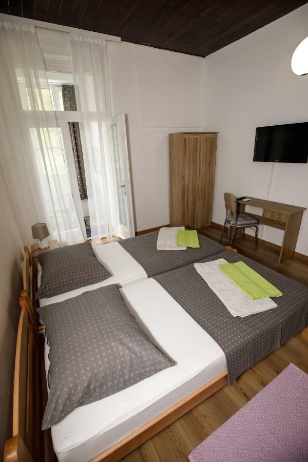 Prenociste Kastel Hotel Knin Kültér fotó